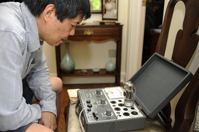 Paul testing a Genalex KT88 original GoldLions