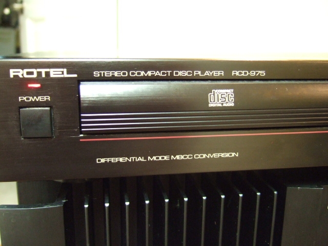 RCD-975 front close-up left