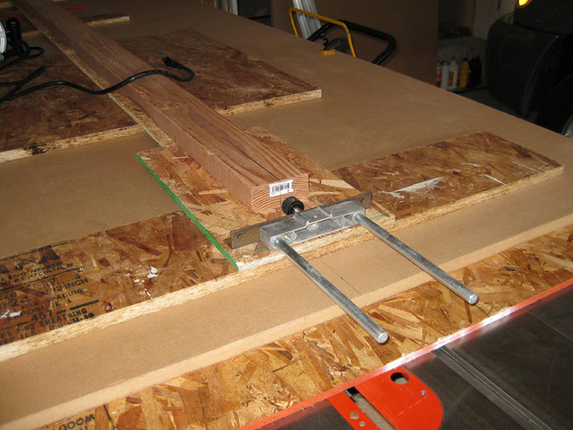 IMG 0224.JPG - The edge guide that came with the router made the perfect connection piece.
