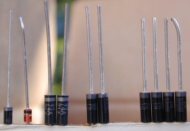 Audio by Van Alstine "Ultimate Stereo 70" Rebuild Kit - Diodes - In order - Here are the diodes for the Audio by Van Alstine "Ultimate Stereo 70" build kit. We're using the familiar "box method" to keep them in order for easier installation.