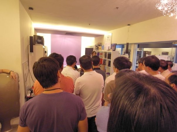 The crowd blocks up the view of the live demo as it is carried out
