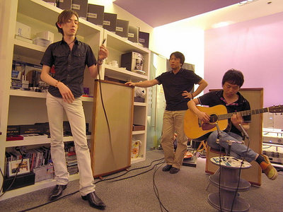 Aki-san elaborates on the design and construction of the Acoustic Revive interconnects