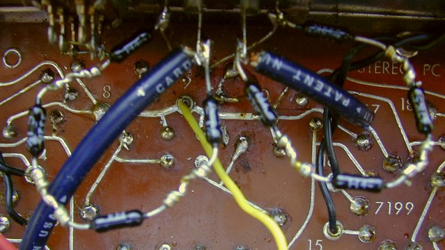 AVA "Ultimate Stereo 70" Donor Chassis Input Connections - Cardas shielded wiring. Nice thought, but to be shielded, the shields need to connect to SOMETHING, SOMEWHERE. These don't! And what's with the chain of UN-shielded resistors? Nice try, but a complete miss!