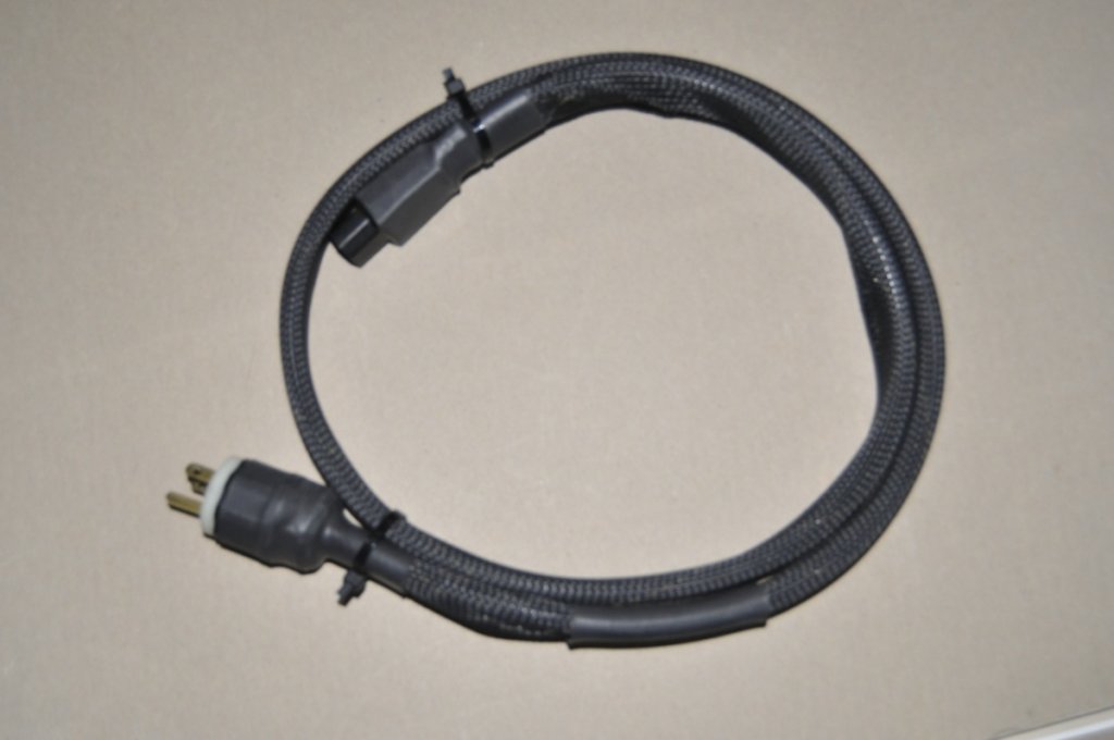 Synergistic Research AC Master Coupler - full angle