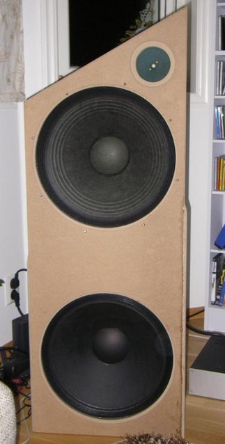 Superboy and Saba - The Tone Tubby Superboy 15" Bass and Saba Greencone 10cm tweeter. Eminence Alpha 15A on the bottom.