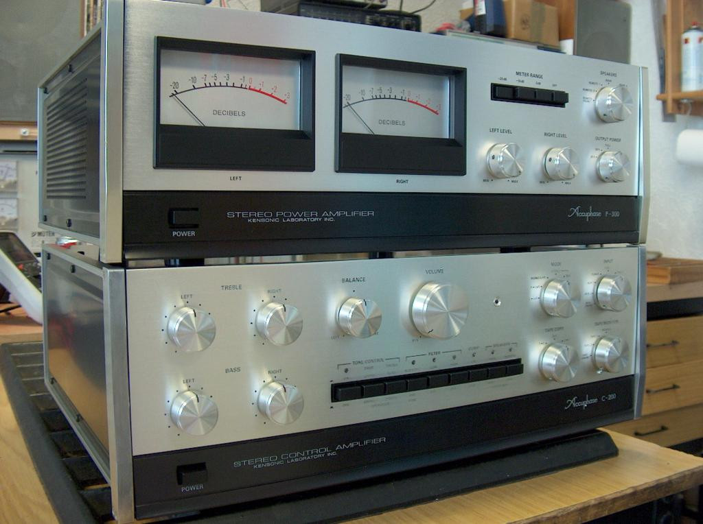 accuphase-c 200