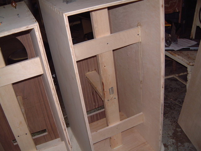 Baltic Birch Cab 3 - Added brace for top and bottom stiffness
