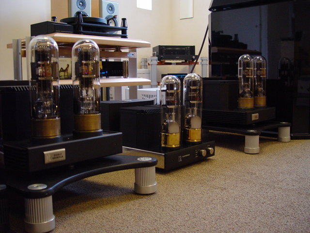 Kronzilla DX & SR - KR Amplifiers with the famous T 1610
250 watt in pure class A. Very impressiv