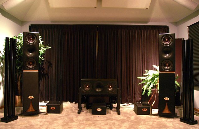 Front soundstage as of Nov 29, 2008 - Changes made: 
Revs on SP101 Sistrum stands (highly recommended for image stability, tautness, clarity)
prototype Elrod Remote Sense cabling
Spectron monoblocks (hid behind center channel and center channel amp)