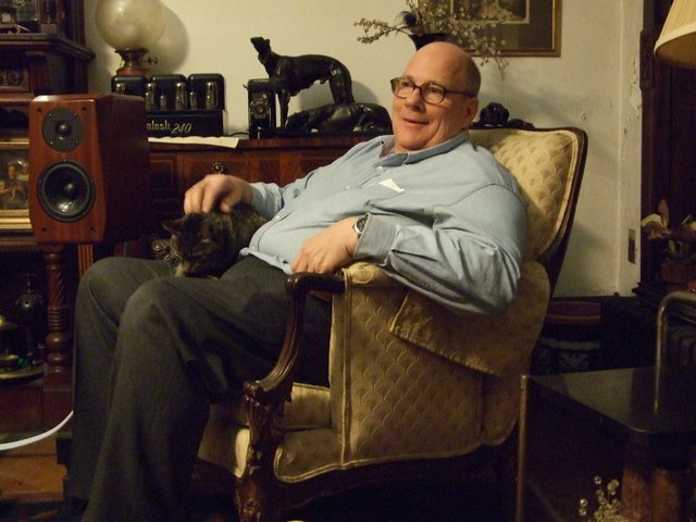 Jim relaxing with Lily - Now how's that for royalty.

 "Good evening Mr. Bond. Are you ready to listen to my Scottish made Linn CD player ,integrated amp and Italian made Opera Calles speaker? Ha ha ha!" Buddy