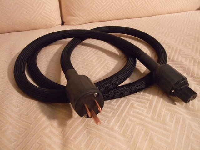 Paul's basic cable. - Warm unnatural light.