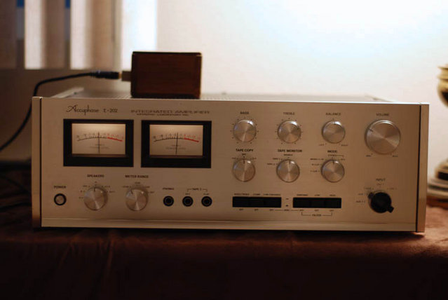 Accuphase E202 Front