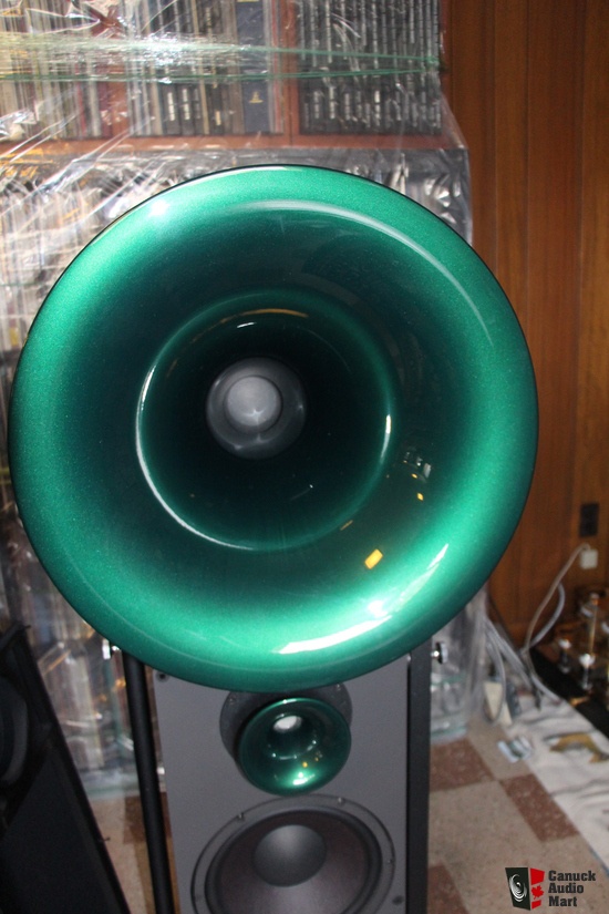 1076927-avantgarde-acoustic-uno-nano-horn-speakers