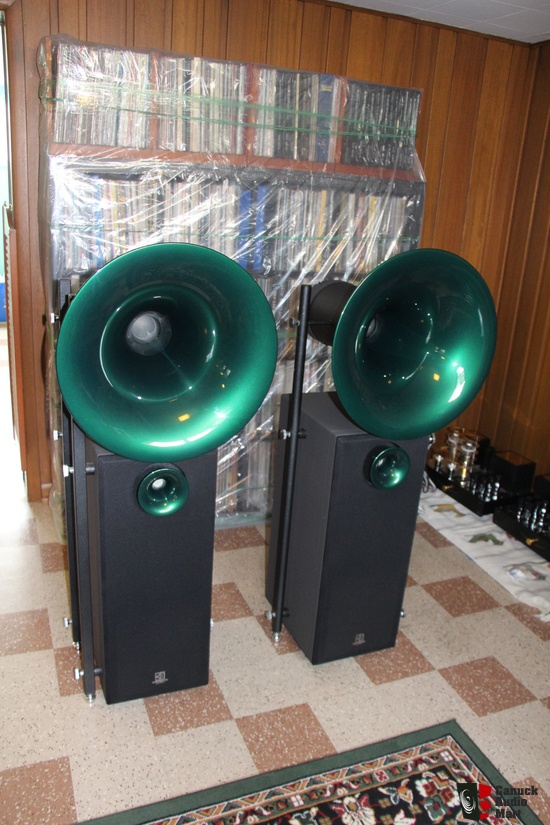 1076925-avantgarde-acoustic-uno-nano-horn-speakers