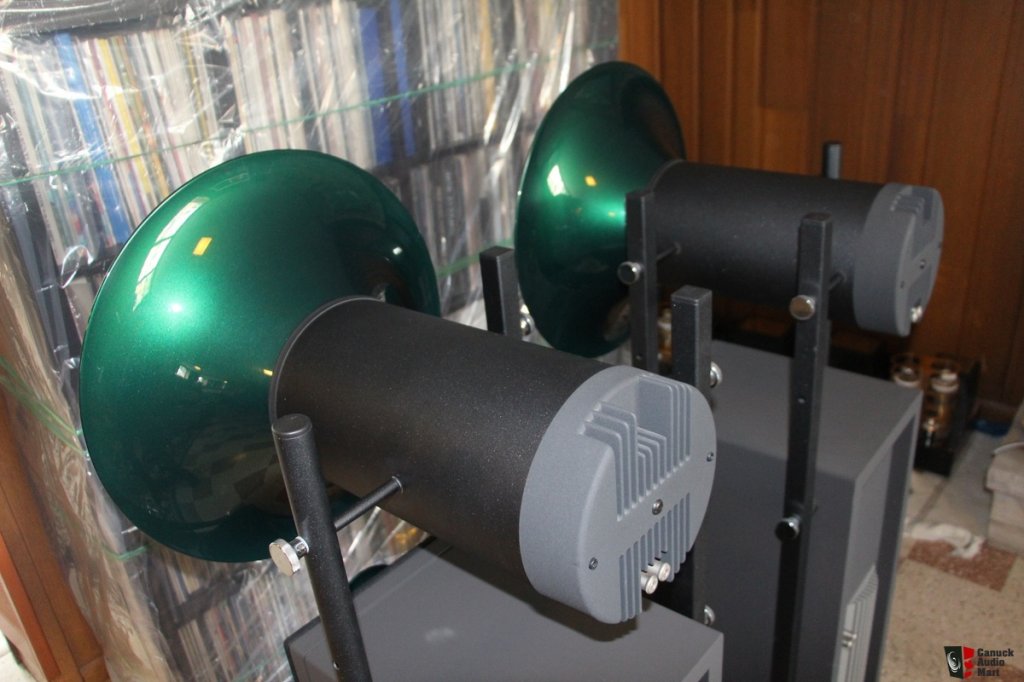 1076931-avantgarde-acoustic-uno-nano-horn-speakers