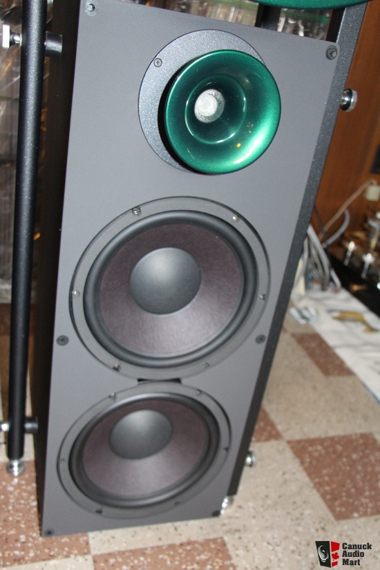 1076929-avantgarde-acoustic-uno-nano-horn-speakers