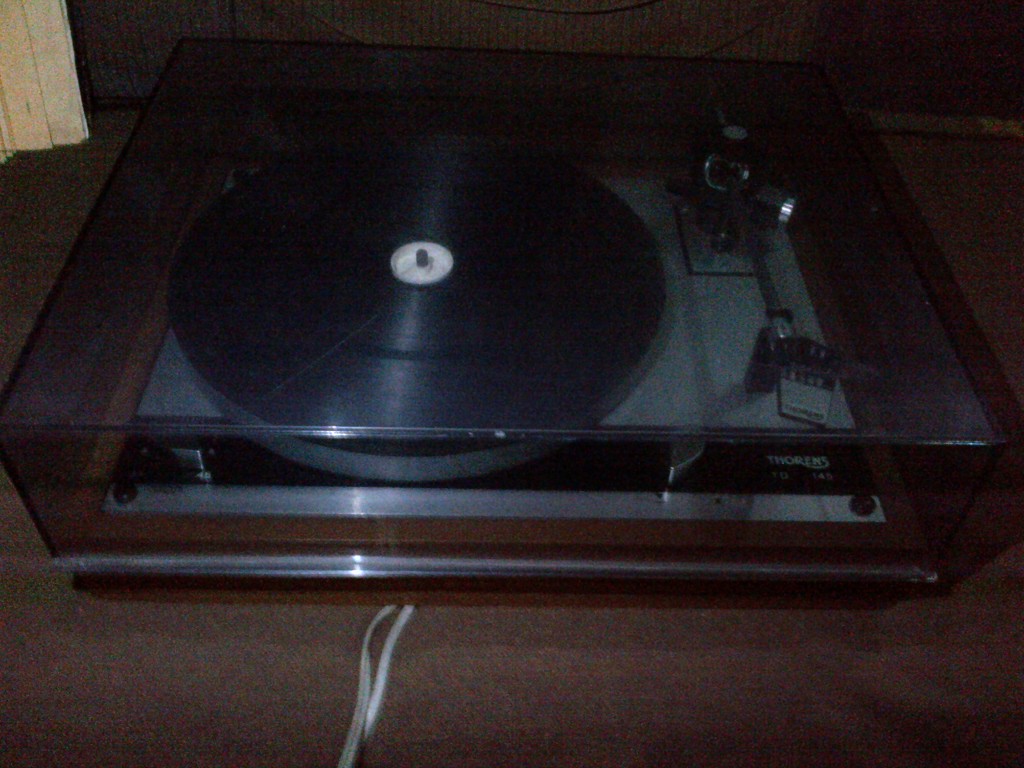 IMG-20180109-00186 Thorens 145 with cover front