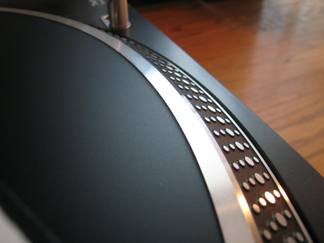 Platter Ridge - This shows the raised edge on the stock 1210 platter