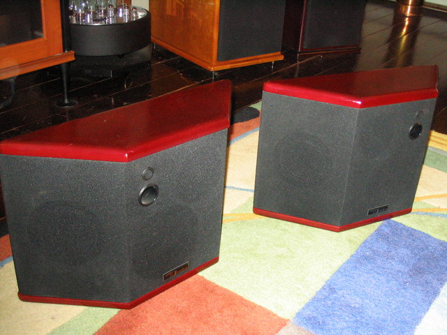 Von Schweikert TS-210 - Note the switch on the front of the speaker to easily switch from direct-radiating to bipolar mode