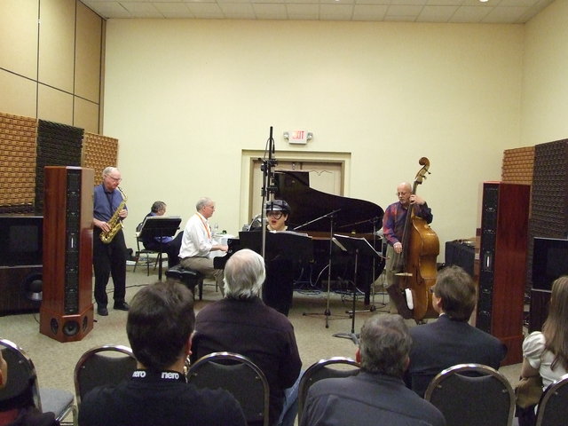 VMPS Live show - Here the band play a tune...then playback immediately after.