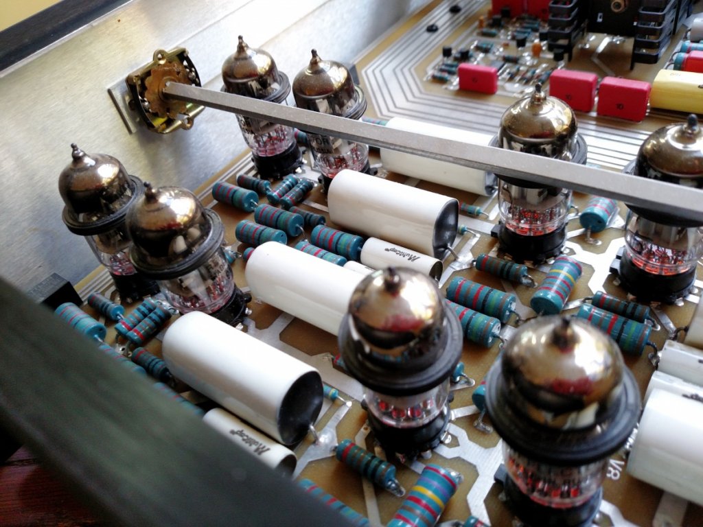 Audio-Research-LS-22--tube-view