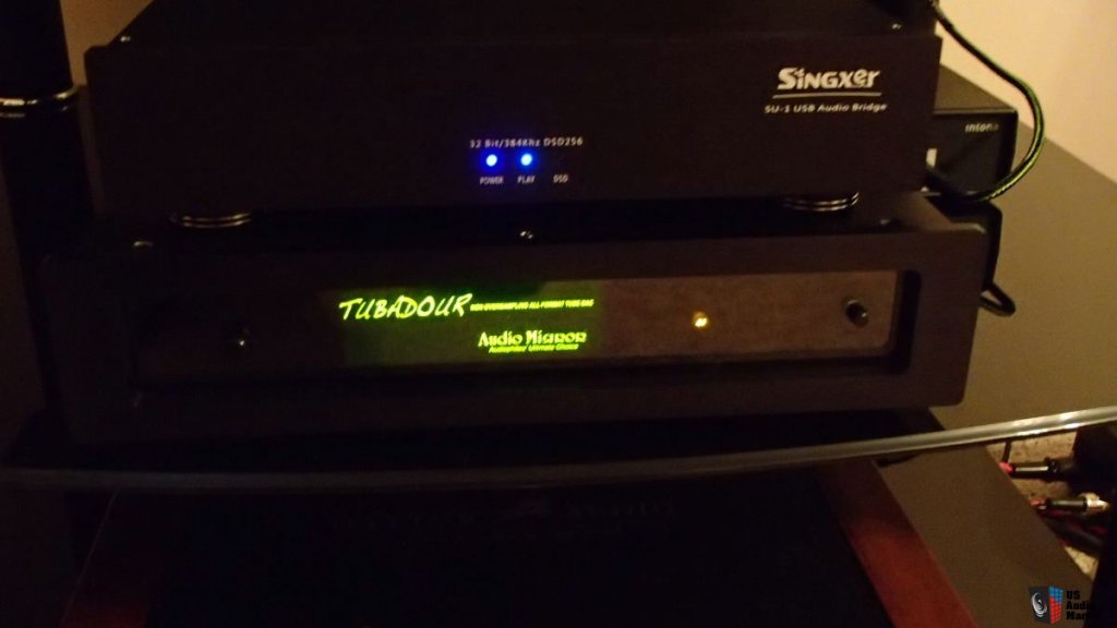 1968103-audio-mirror-tubadour-tube-dac