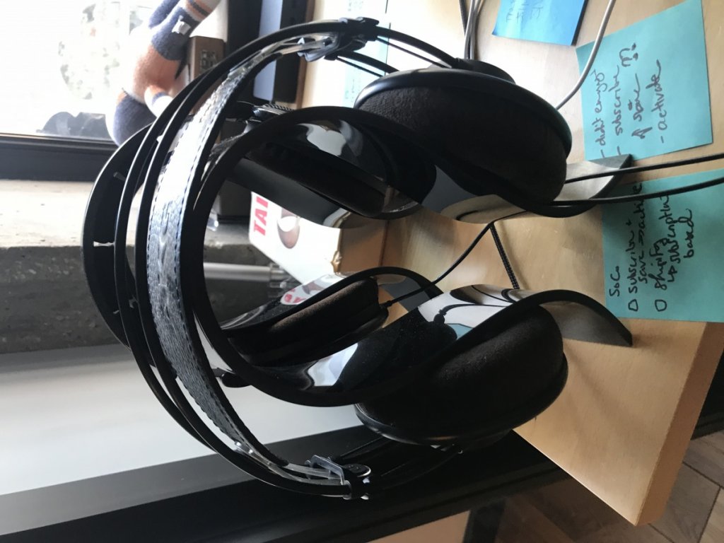 akg_1