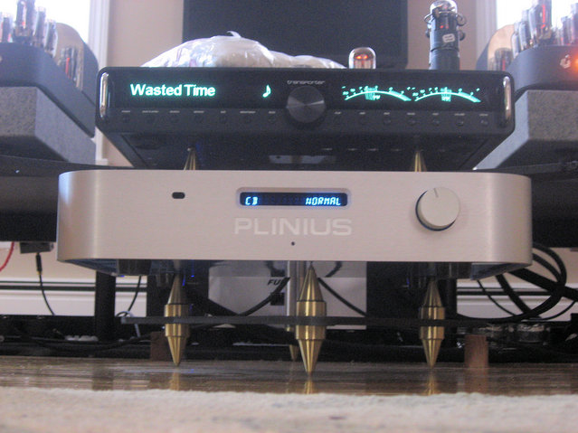 Modwright TP and Plinius M8 front view - The Modwright TP is on a Sistrum SP-101 platform and the Plinius M8 is on a Sistrum SP-1