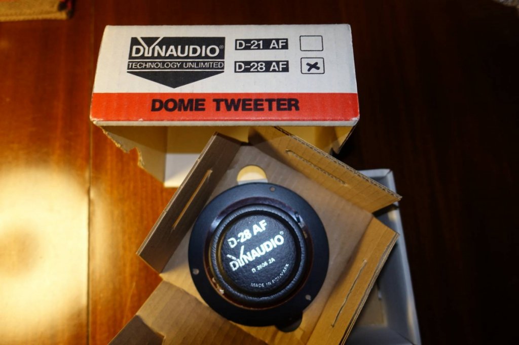 Dynaudio-D 28AF-back -1600 x 1200-