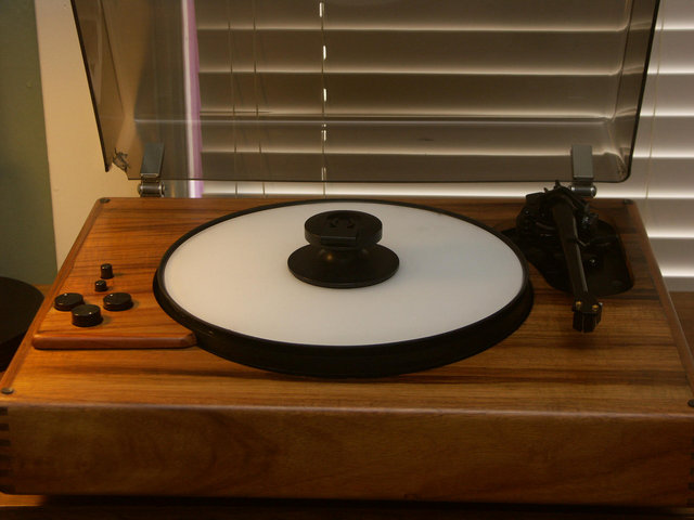 Sota Star Sapphire vacuum, SME V, Denon DL-103R, AT OC9MLII, custom white platter. The platter is now black again, after being rebuilt with new bearing by Sota to better-than-new specs.