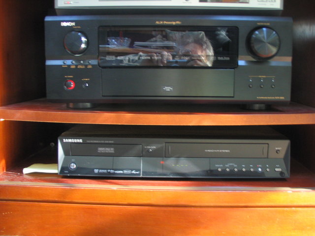 Denon AVR-3806 - with door closed