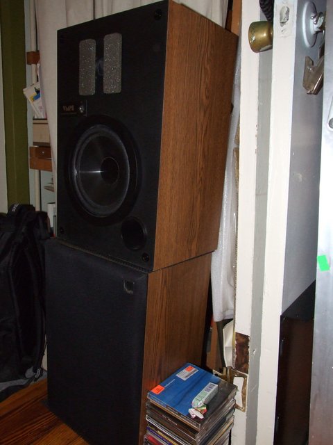 VMPS Q404 bookshelf speakers.