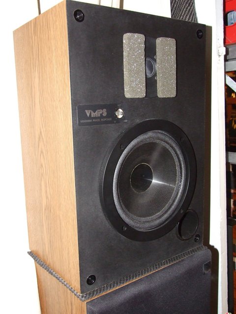 VMPS Q404 bookshelf speaker - Adjustable tweeter pot.