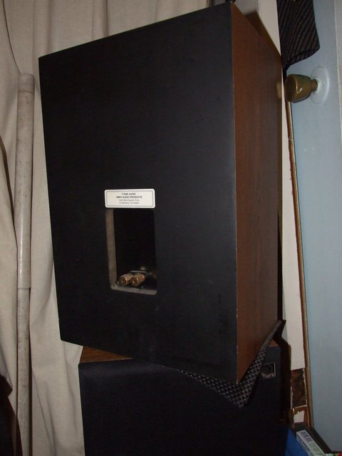 VMPS Q404 bookshelf speaker rear.