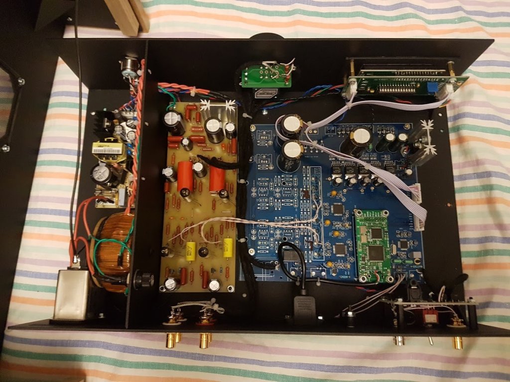 The DAC uses a dual mono AKM AK4497EQ chip and Russian tubes 6Н16Б for buffer.