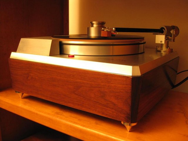 Empire 208 - Empire 208 with Clearaudio Satisfy Ebony tonearm. Grado Reference Sonata, SDS Isoplatmat and Solidsteel aluminum cones. Chassis is damped with rope caulk.