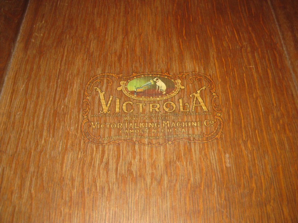 Victrola logo
