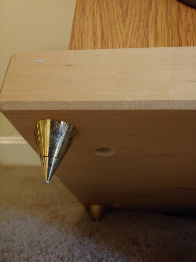 Brines Speaker Base with Spikes