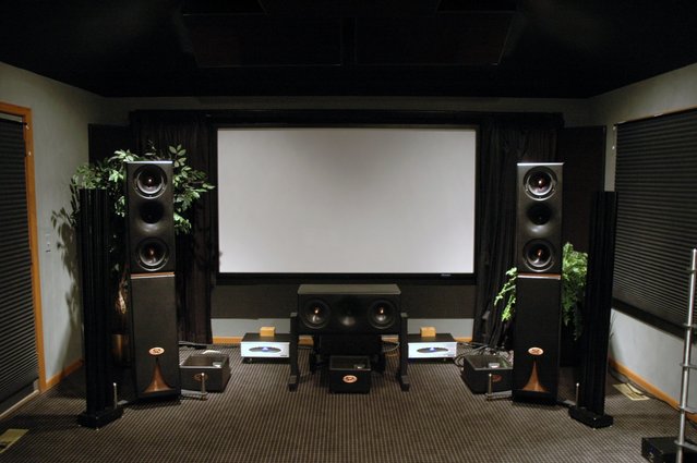 Wide view of front soundstage with curtains open - April 2009 remodel includes new carpeting, riser (where pic is taken from), new black ceiling paint and grey wall paint, and new Realtraps additions