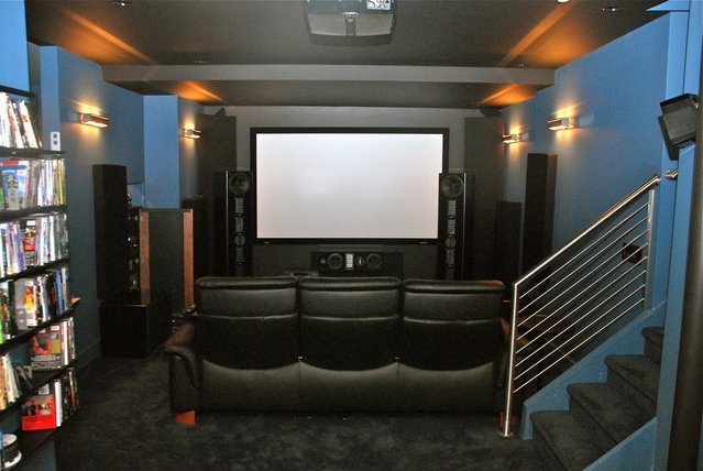 updated HT/music room pic w/room treatment - same as the other pic, but with room treatment in place: corner bass traps, absorption at the point of first reflection. there are two absorbative panels behind the screen as well.