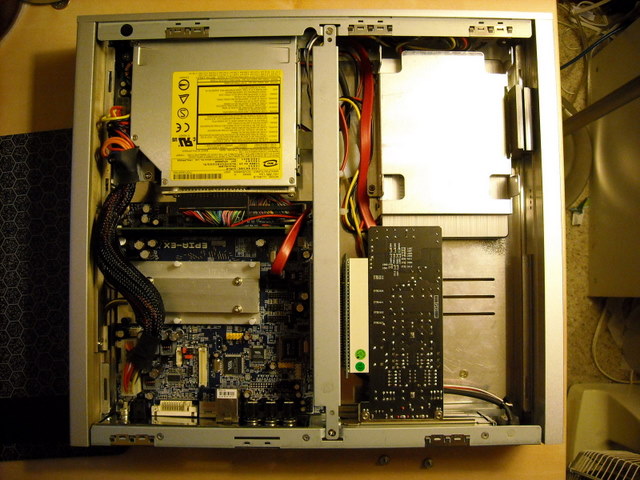 Media PC Inside - Fanless Via C7 with SSD. Onkyo SE-90PCI.
