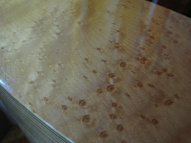 F120A translam top veneer closeup 3 grain & figure details