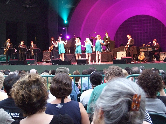 Girly Brooklyn band, forgot their name. opened for Robert Cray. Prospect Park Bandshell, July 2009