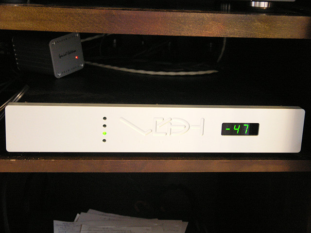 Van Den Hul A-1 Array active preamp with 100% RC based controls.
