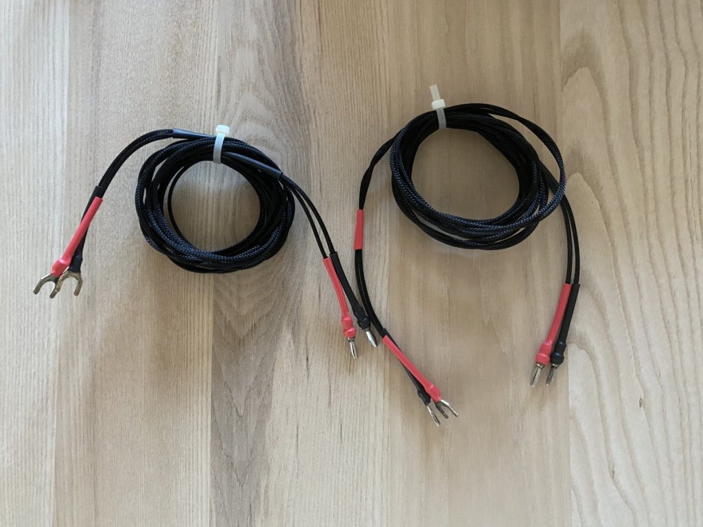 Spades on speaker ends, banana plugs on amp ends
