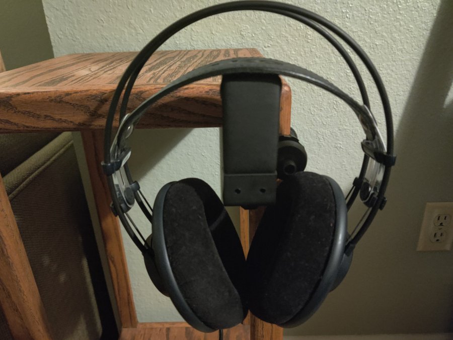 akg1
