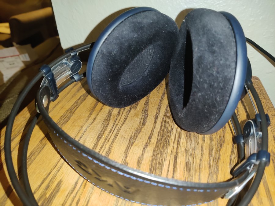 akg2