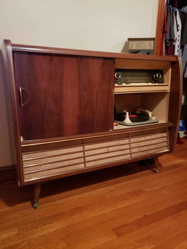 FB grundig console