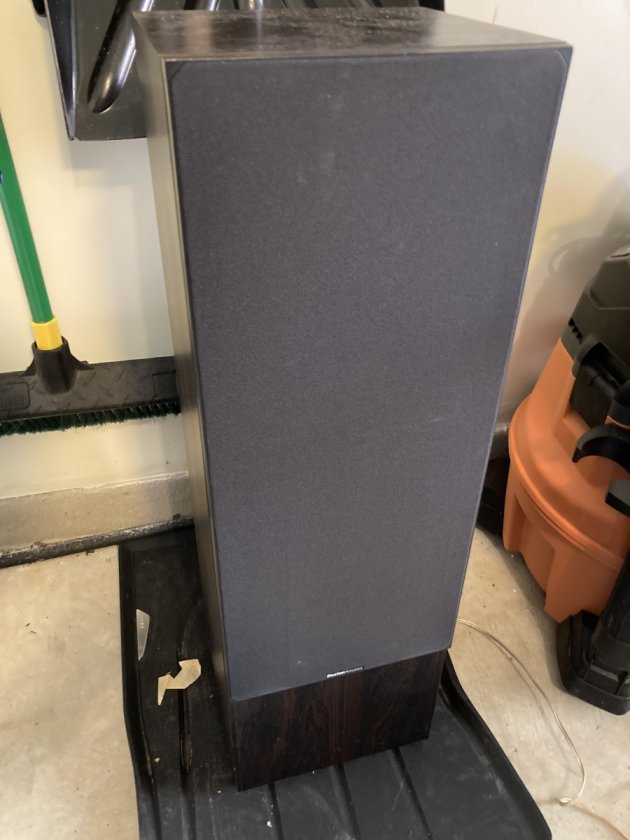 Boston Acoustics T830 with grill