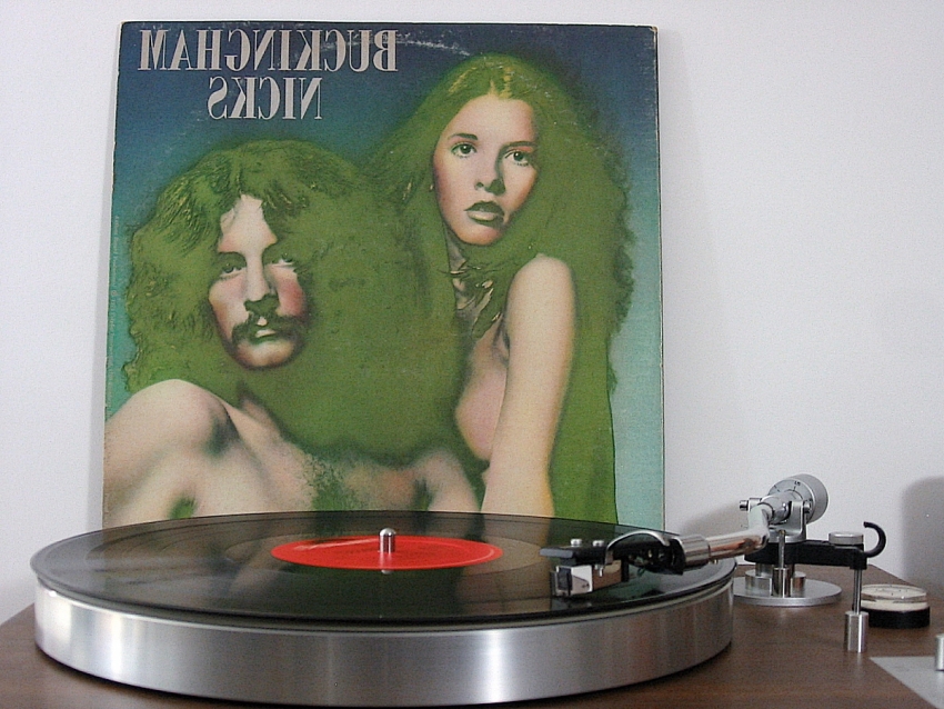 Buckingham-Nicks-back 850 edited